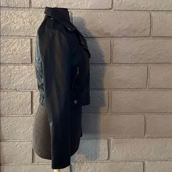 Leather jacket - Picture 2 of 6